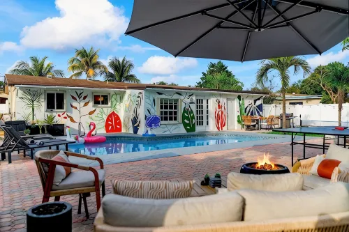 Sunny-Haven 3 Bedroom PoolVilla With GameRoom near the Beach & Shopping Centers
