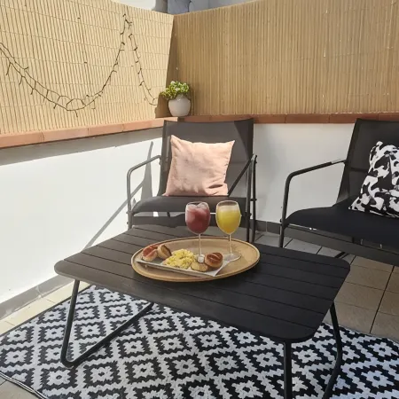 [La Casetta] Bilocale Centrale con Terrazza Parcheggio Gratuito Wifi PS4 Minipc Отели в г. Ези