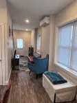 Tiny Home, Spa Next Door, Deck, Walk to Farmers Market
