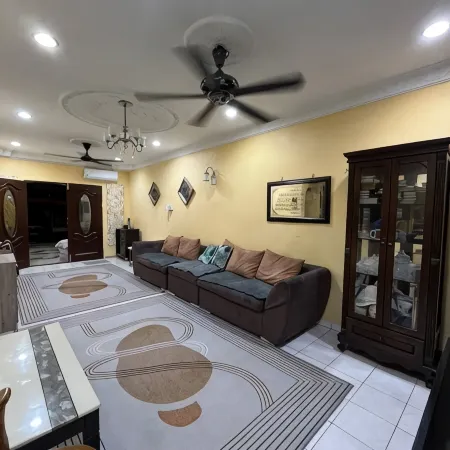 Anwar Kluang Homestay (Muslim Only)