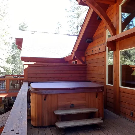 Tahoe Ski Lodge WiFi, hot-tub sleeps 12