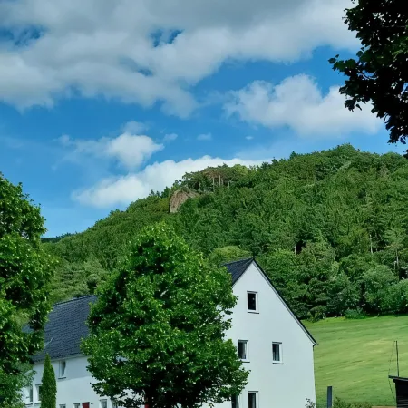 Gemütliche Ferienwohnung mit Blick auf Wald Wiesen und Dolomiten