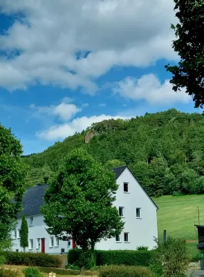 Gemütliche Ferienwohnung mit Blick auf Wald Wiesen und Dolomiten - Wifi