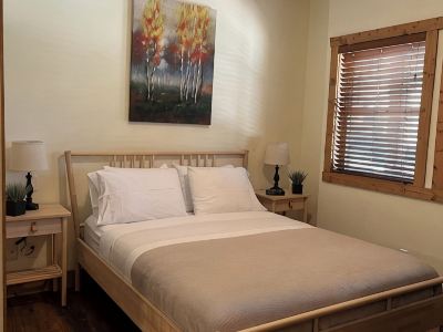 Lakefront Home away from Home