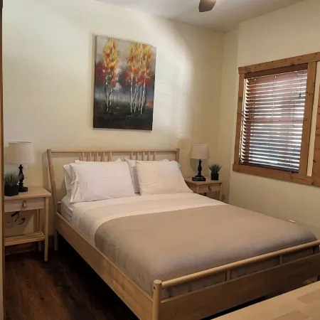 Lakefront Home away from Home