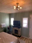 Blue Moon tiny cabin close to everything with Mountain View No Cleaning Fees