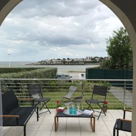 Stunning sea view ROYAN PONTAILLAC, 4 bedrooms, 2 showers, 1 bath, 4 nights mini