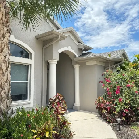 Stunning Retreat: Endless Summer Villa 3BR/ 2BA with Heated Pool