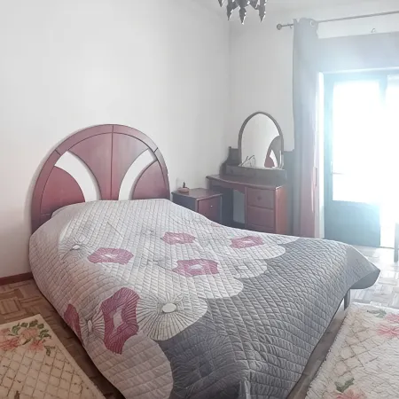 2 bedroom apartment 5 minutes from the beach with sea views! Hoteles en Nazaré