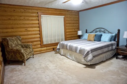 Wild Vines Log Cabin .5miles from Ky Lake, Hot Tub, Pool Table, 1500sqft Venue! - 2-Star