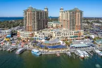 3 king beds / 3 bath Emerald Grande Condo Harbor & Gulf-View / Crab Island - 4-Star