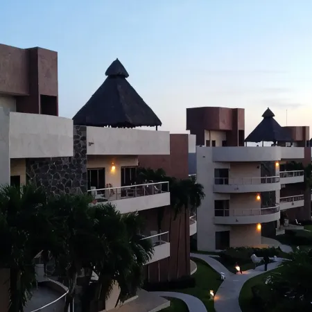 Secure Luxury 3Bd Condo - Coco Beach near Barra de Navidad FREE PARKING