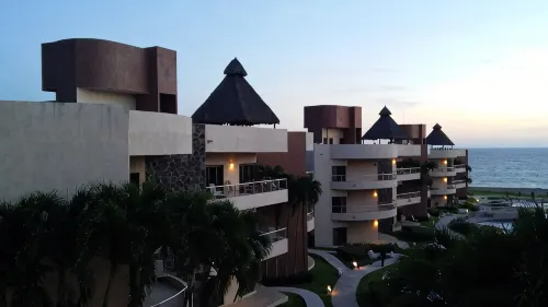 Secure Luxury 3Bd Condo - Coco Beach near Barra de Navidad FREE PARKING