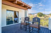 Red Rock Views @ 7J Ranch - Homestays
