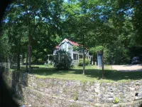 Downtown Eureka Springs Vacation Cottage - Country Houses