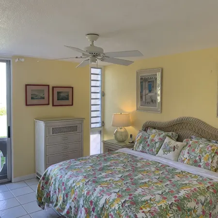 Gentle Winds 2/BR 2/BA Closest building to the Sea! Sunset Views! Ground Floor