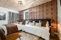 Resort Retreat: Sauna, Hot Tub, Pool table + more!