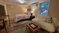 Charming Lake Cottage+Private Dock+AC—Bring Your Paddles Floats & Fishing Rods! - 4성급