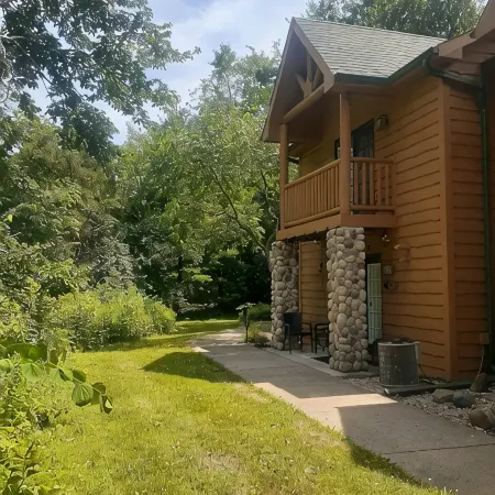 REST IN THE  FOREST RECENTLY REMODELED VILLA WALKING DISTANCE FROM STARVED ROCK