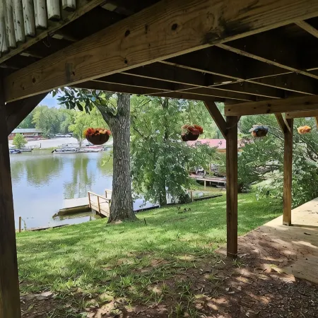 LAKE FRONT home at Lake Chickamauga FAMOUS for LARGEMOUTH BASS FISHING!