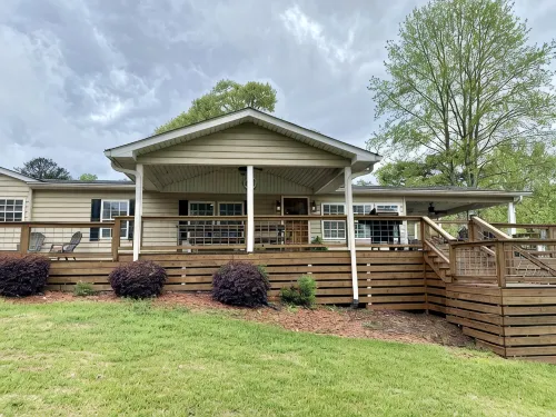 Lake Sinclair retreat with Boat Dock, Waterslide and BIG Views!