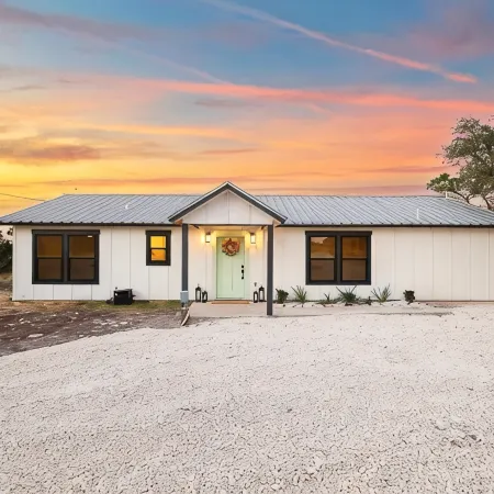 Beautiful views, 3 bedrooms, AC, pet friendly with fully fenced yard.