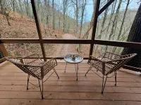 Romantic Summer Couples Escape: Private Hot Tub + Fast 500Mbps WiFi - Chalets