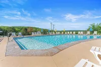 Canoe Creek Lodge: 2 Pools, Private HotTub, Game Loft, Boat Prkg in Branson Cnyn - Pools