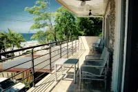 The Elephant Castle: Beach front Penthouse
