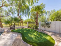 Golf Front Home with Mountain Views, Heated Pool, Fun Game Room, BBQ, VR Tour Hotels near Mystery Castle