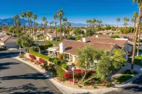 Beautiful Palm Desert Home With Private  Backyard Pool and Jacuzzi