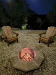 Unlock your next adventure at this cozy cabin on Lake Whitney. - 3つ星