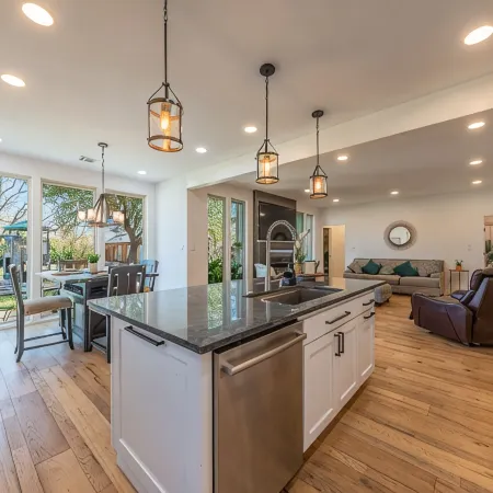 Modern luxury home - on 1/2 acre near Kalahari