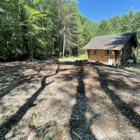 Very private log cabin nestled in the woods to unwind & unplug.