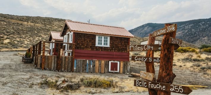 Hemingways cozy rustic cabin 5 min. from Cody Hotels in Park County