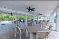 Castaway Key - Oceanfront Condo with Double Balconies & Marina Access - 3 estrellas