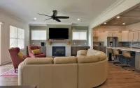 Boots & suits lakehouse getaway - 3-Star