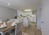 Charming Lafayette Condo: Cozy Retreat in Indiana - ห้องครัว