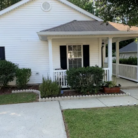 Pet friendly 1,150 sqft one story, 3 bedrooms, 2 full bath home