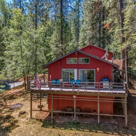 Little Red Cabin in Arnold California Отели в г. Арнолд