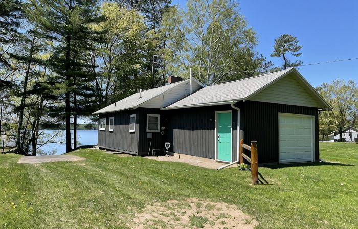Spacious, three bedroom cottage on beautiful Lake Metonga.