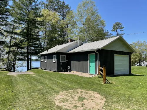 Spacious, three bedroom cottage on beautiful Lake Metonga.