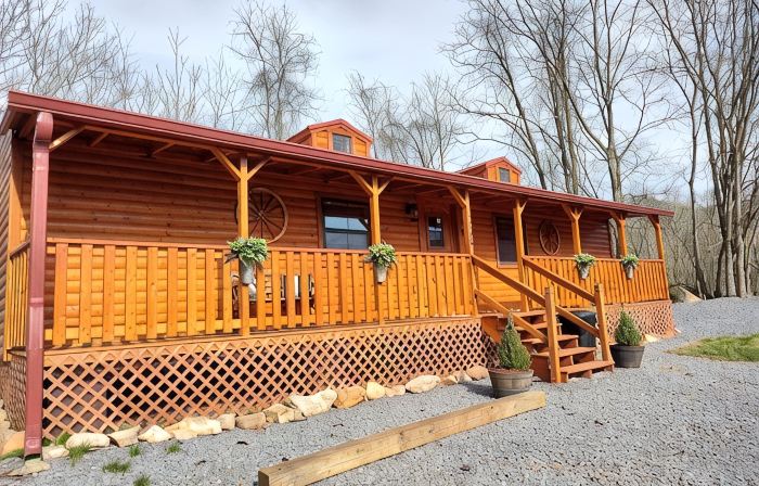 The Banty Rooster - A Couples Getaway in the Mountains of East Tennessee