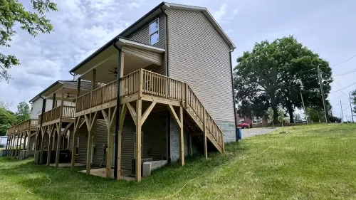 Downtown Liberty’s New Modern Cozy 4 Bed Townhome