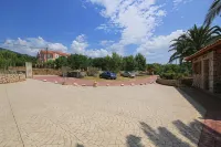 Dina Apartments - parking