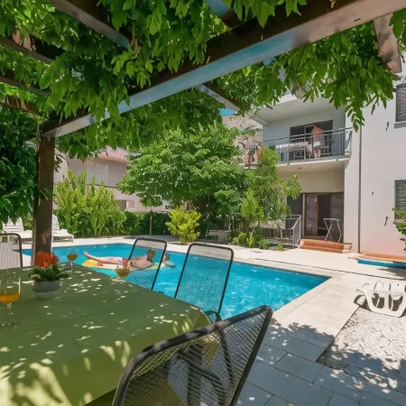 Apartments Ljiljana