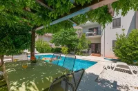 Apartments Ljiljana - Pools