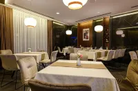 Seraphine Plaza - breakfast