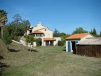 Renovated Catalan farmhouse, 2 minutes from the centre of Céret, not overlooked. - Wifi