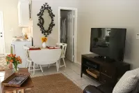 Walk .4 Miles to Texas A&M Campus and Aggie Park, Private Entry /Covered Parking - Apartments